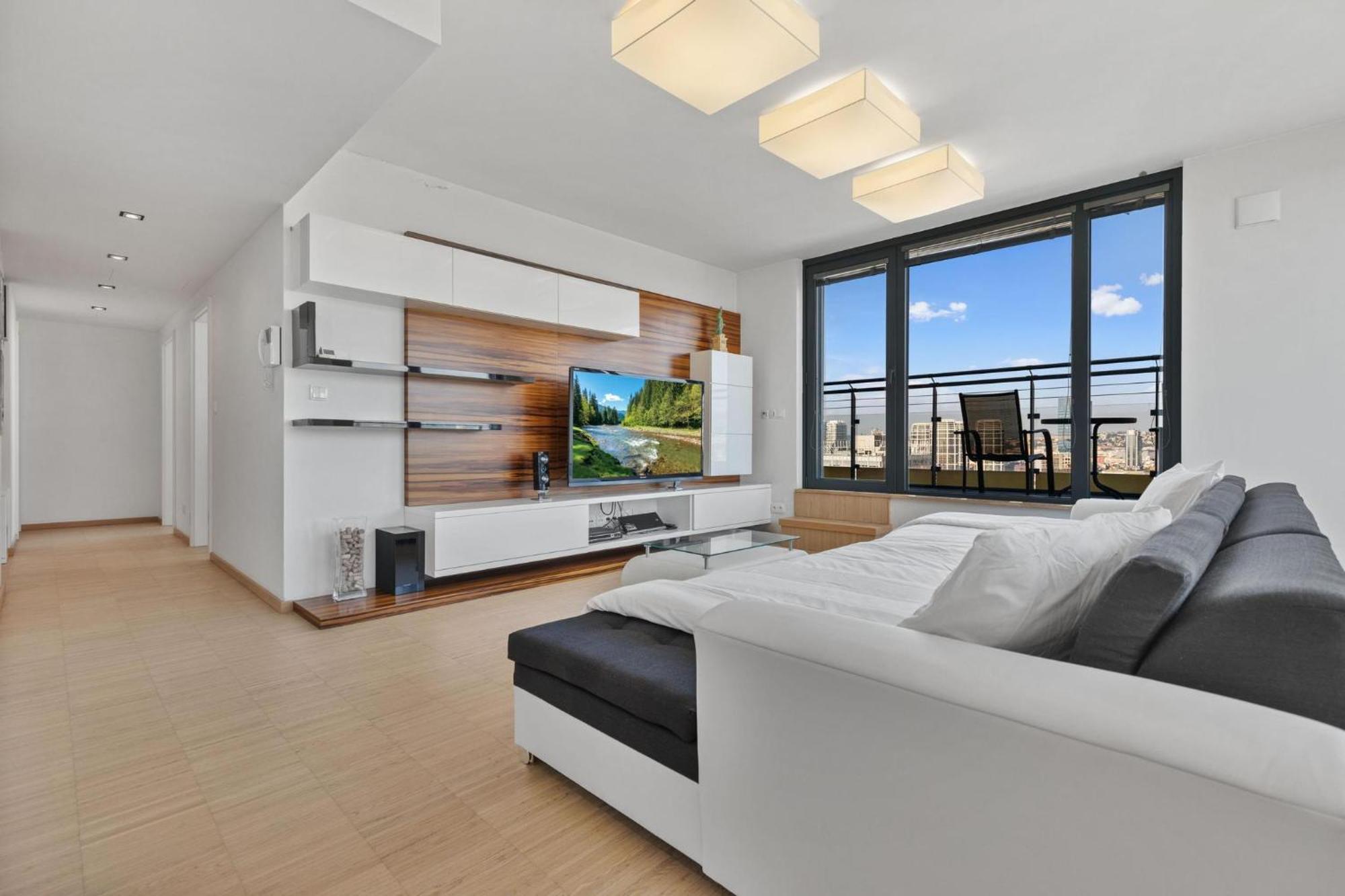 Sky Apartman In Bratislava - With 2 Parking Places Exterior foto