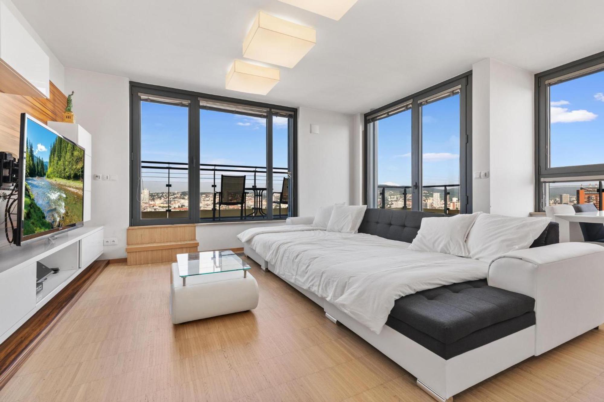 Sky Apartman In Bratislava - With 2 Parking Places Exterior foto