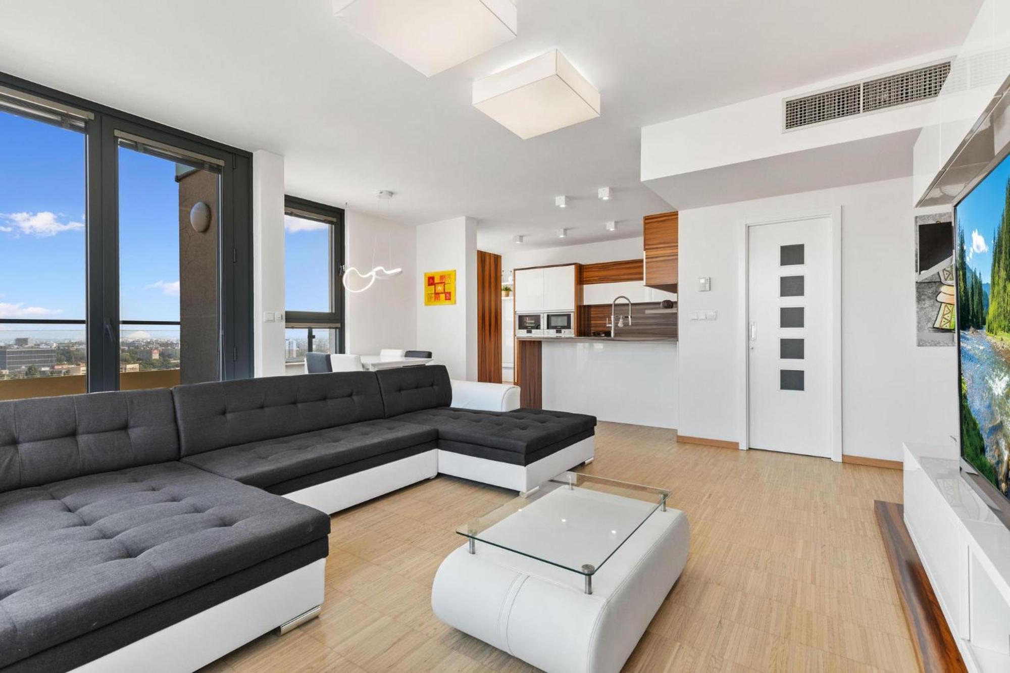 Sky Apartman In Bratislava - With 2 Parking Places Exterior foto