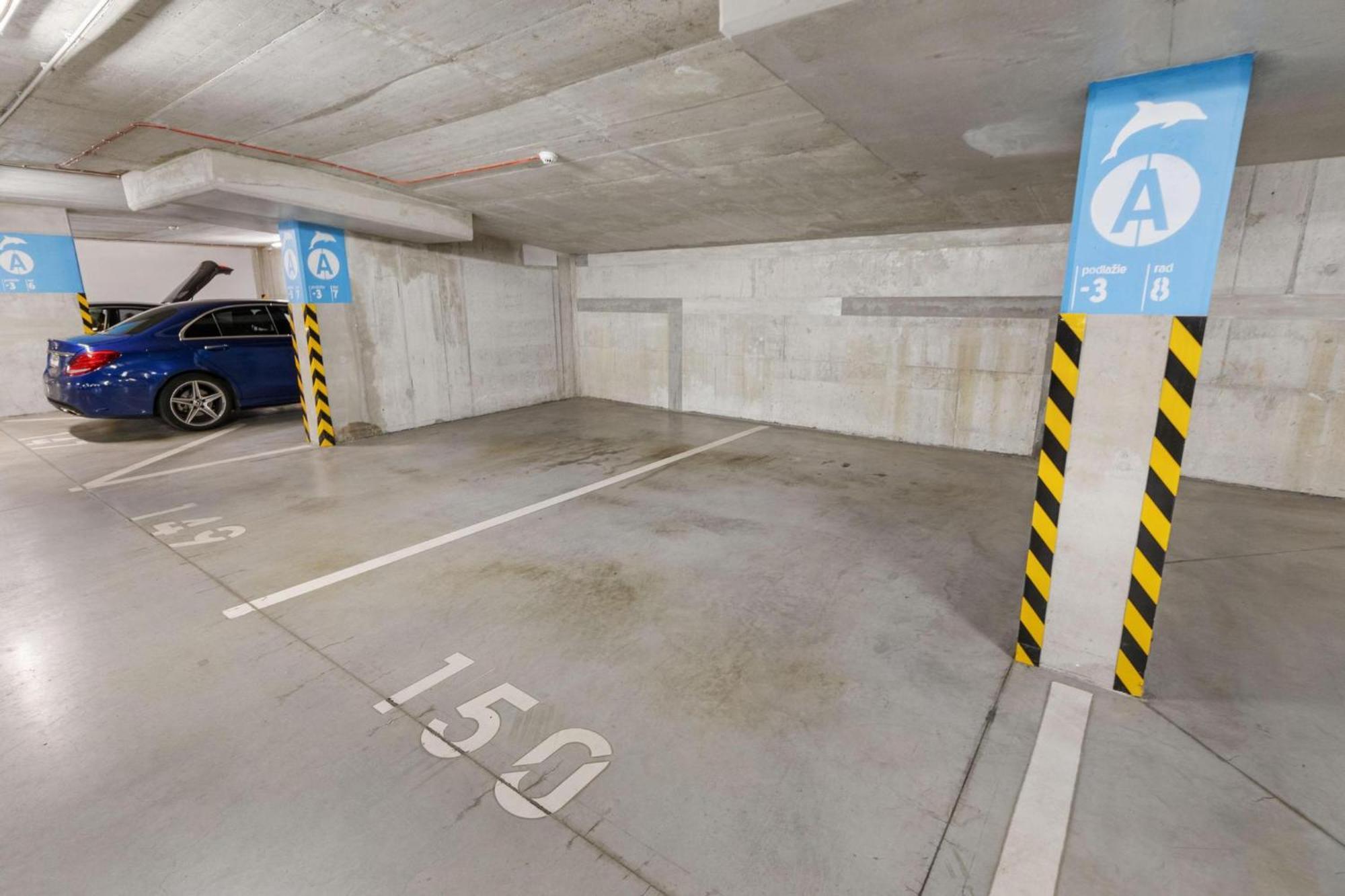 Sky Apartman In Bratislava - With 2 Parking Places Exterior foto